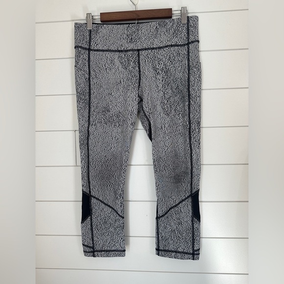 lululemon athletica Pants - Lululemon Base Pace Rival Crop Leggings Black White Spray Jacquard 10 Tights